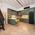 Palm Luxury Maisonette With Heated Private Jacuzzi * פטליה